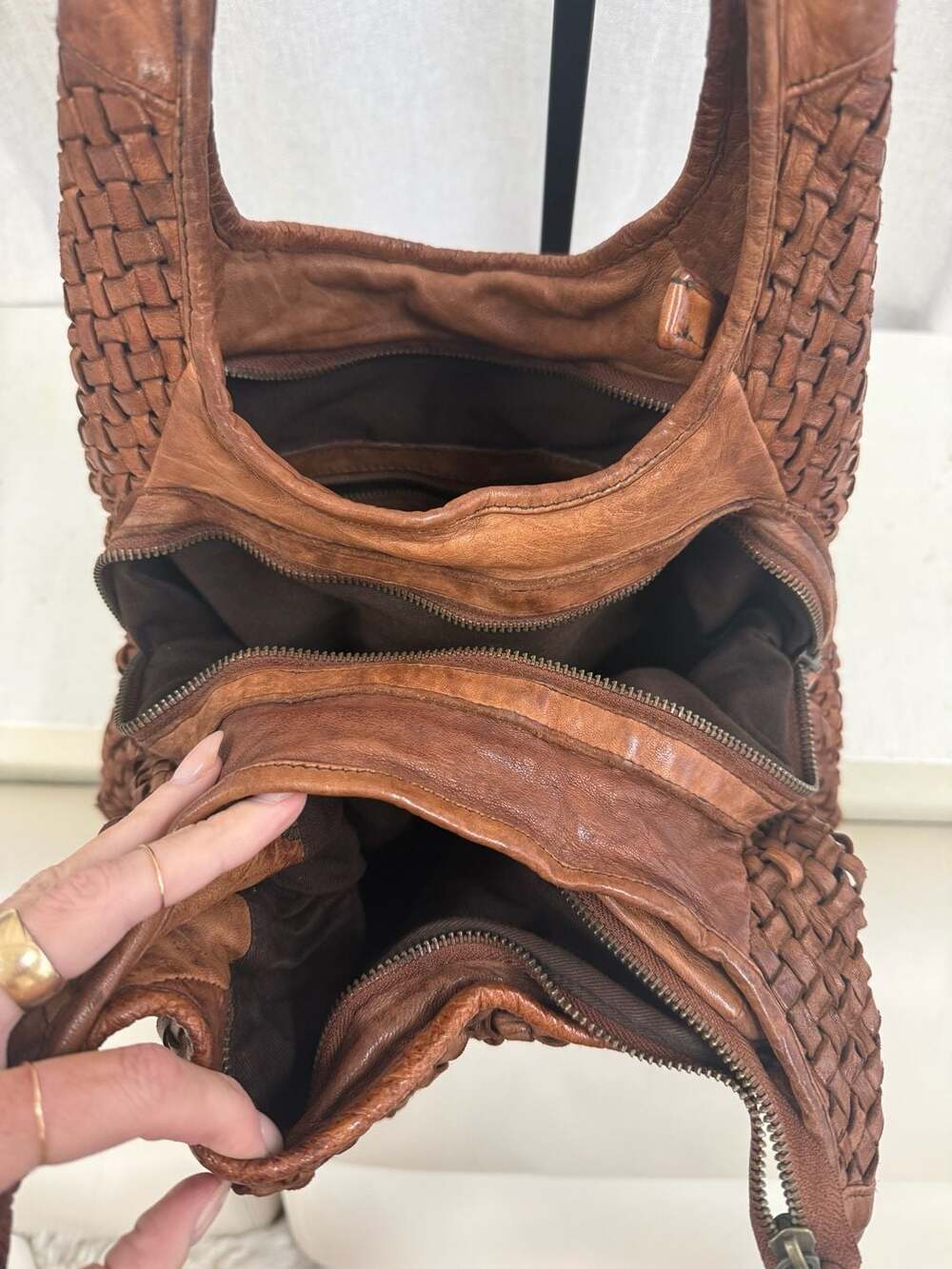 Vintage Woven Brown Leather Shoulder Bag, Made In Italy - Slouchy and Soft - Picture 5 of 9